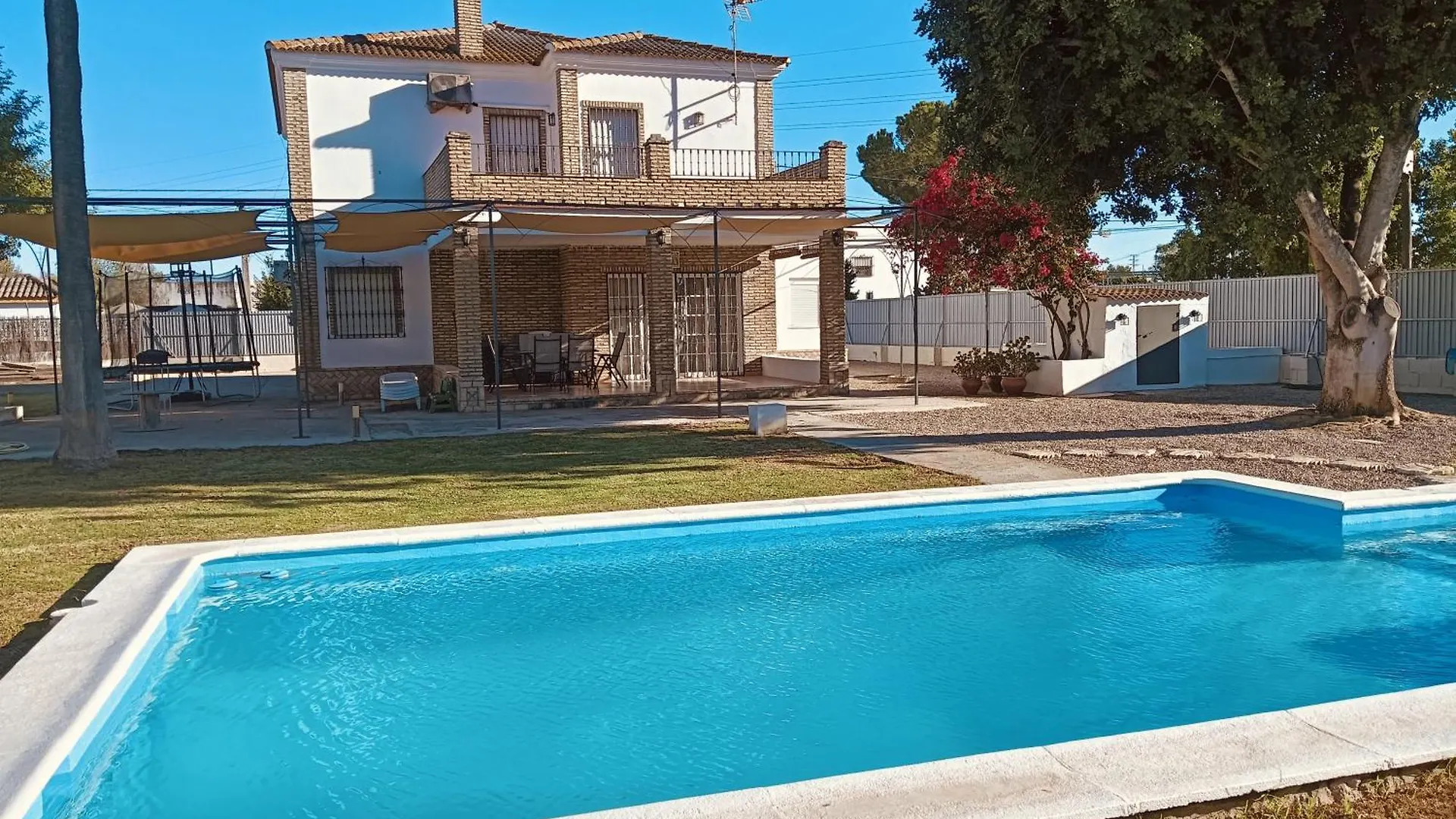 Casa Rural El Algarrobo contacts